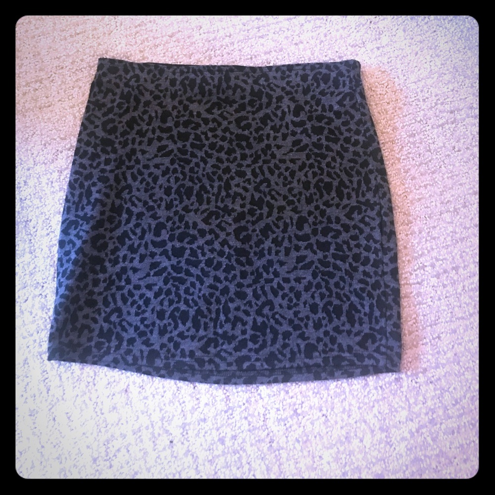 Small grey and black cheetah print pencil skirt