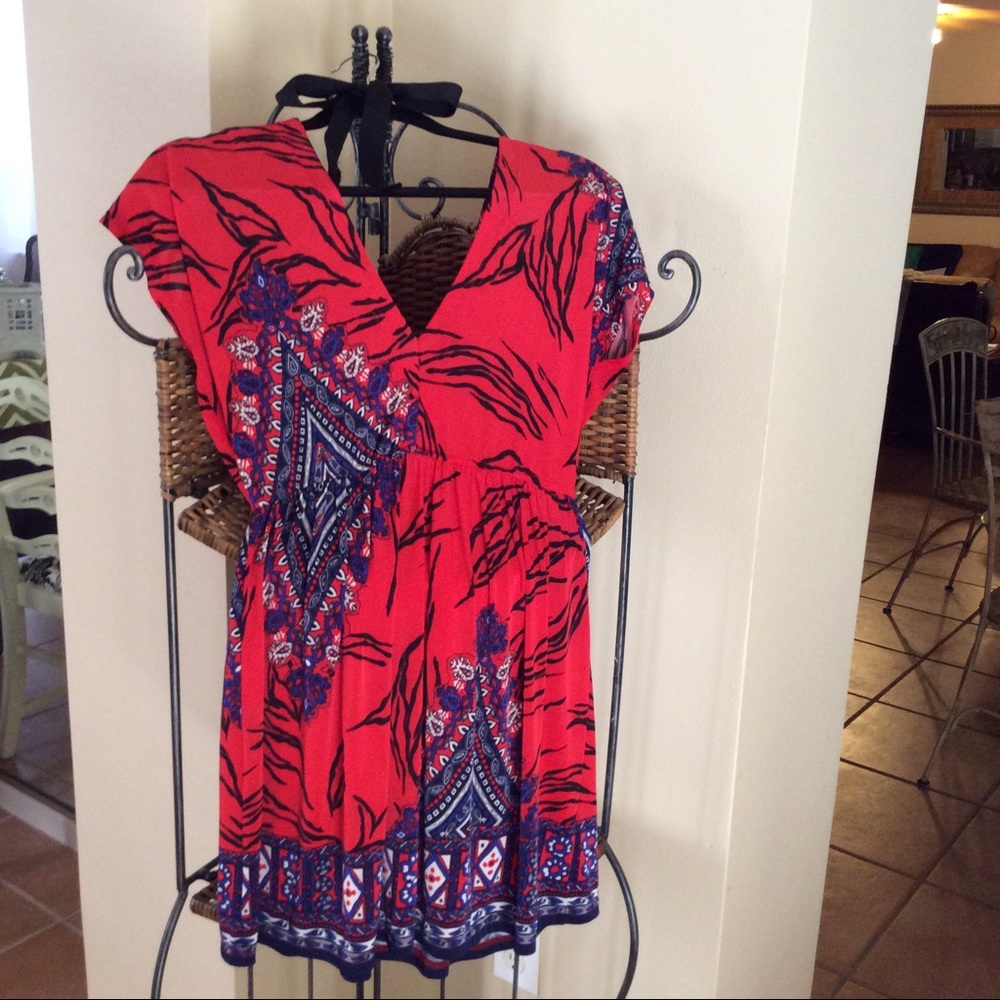 Red print short dress