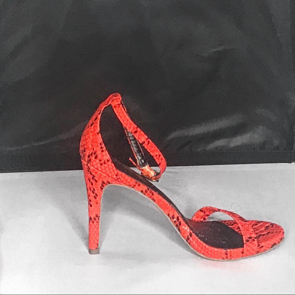Coral snake print heel