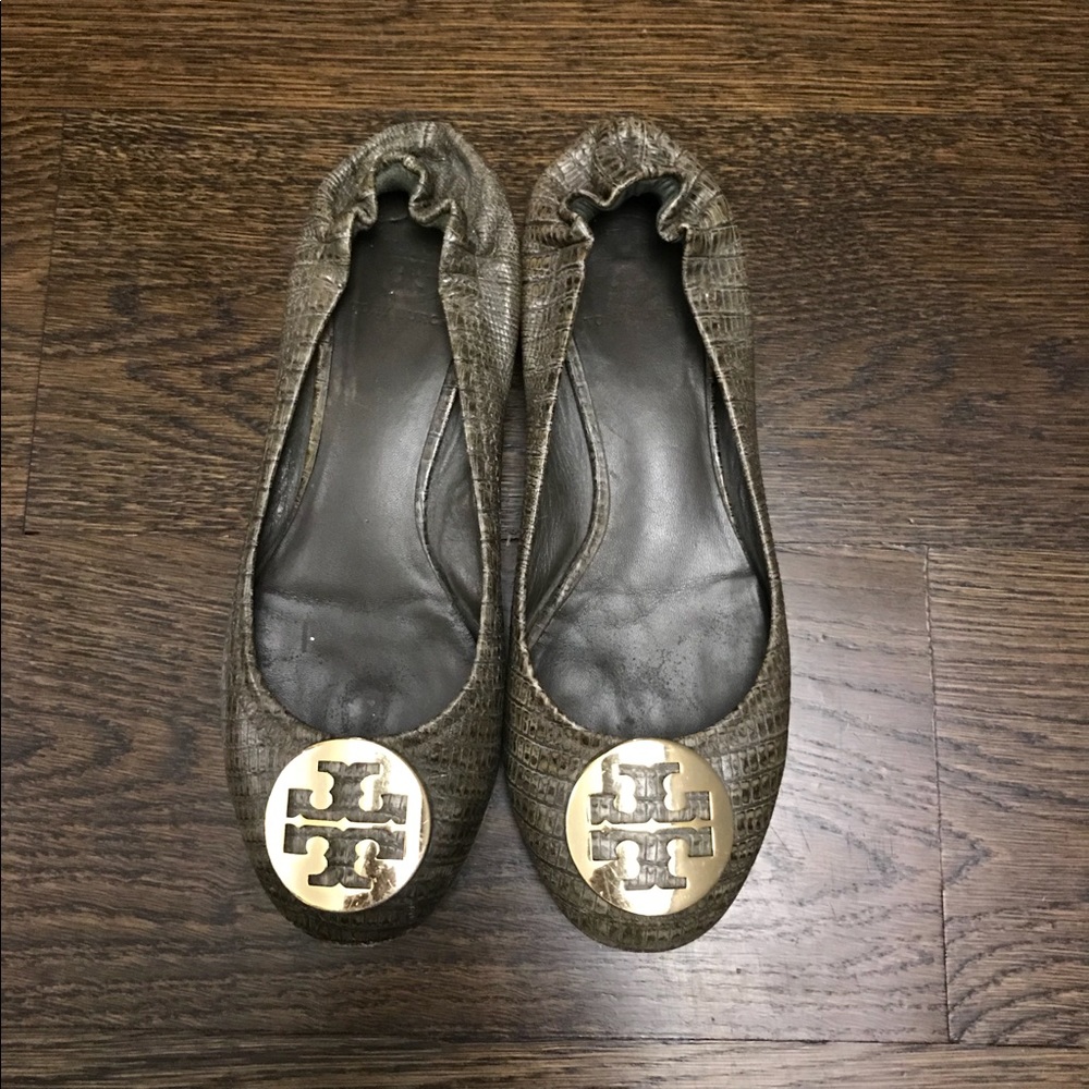 *48 hour sale* Croc-embossed army green Reva flats