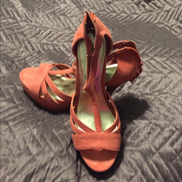 Coral faux sued heels 8.5 - Picture 1 of 3