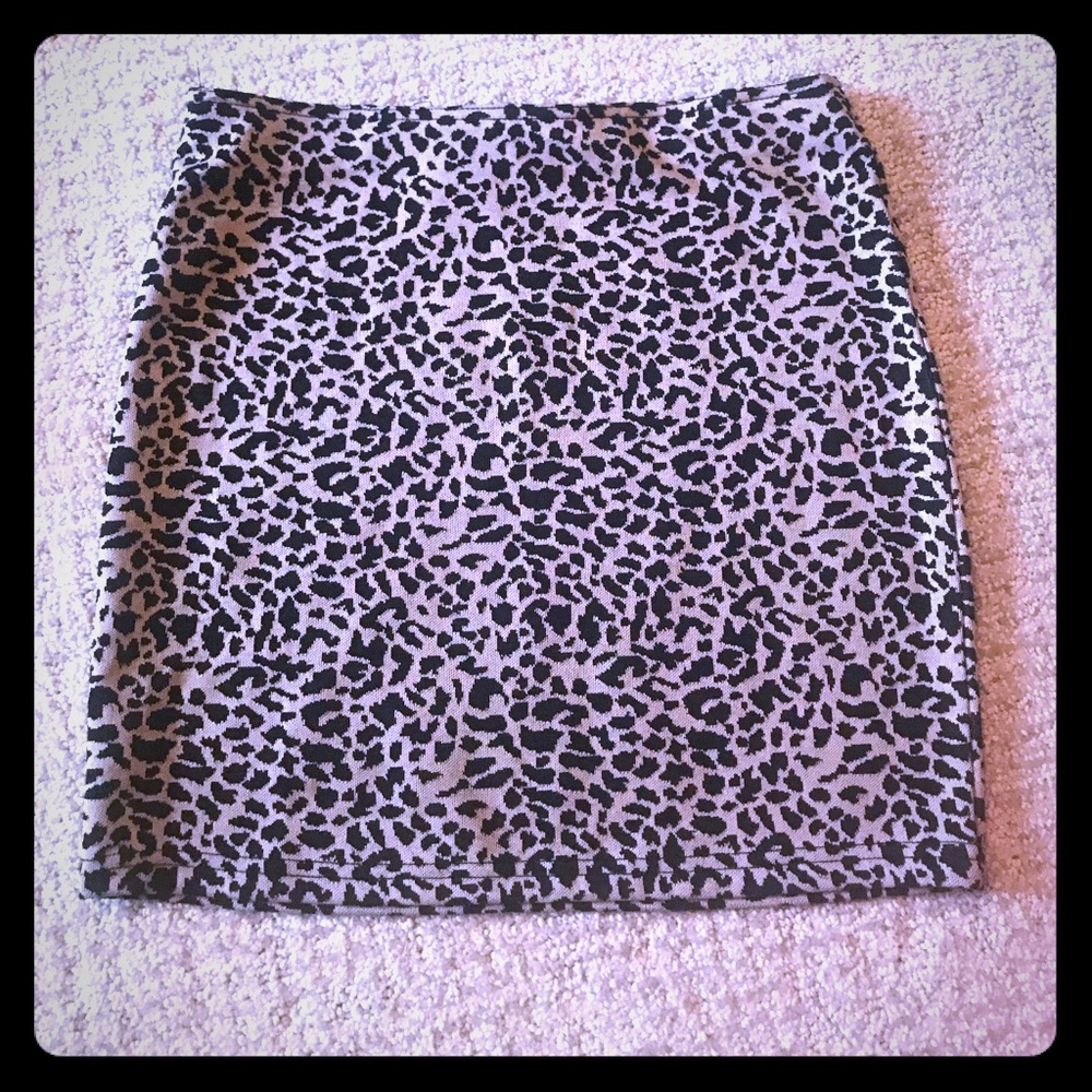 Sans souci size small cheetah print skirt