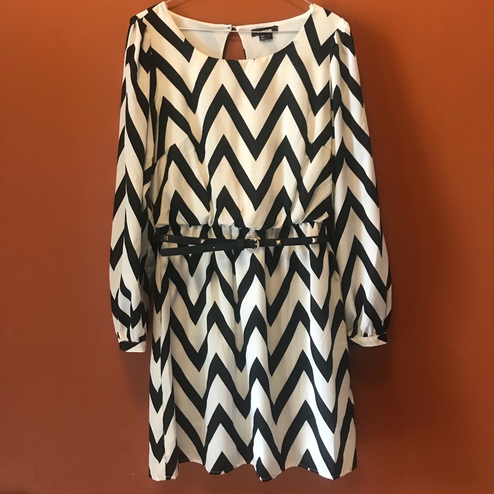 Chevron Dress sz L 🖤