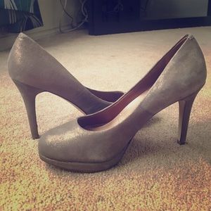 Shimmer suede pumps 👠👡