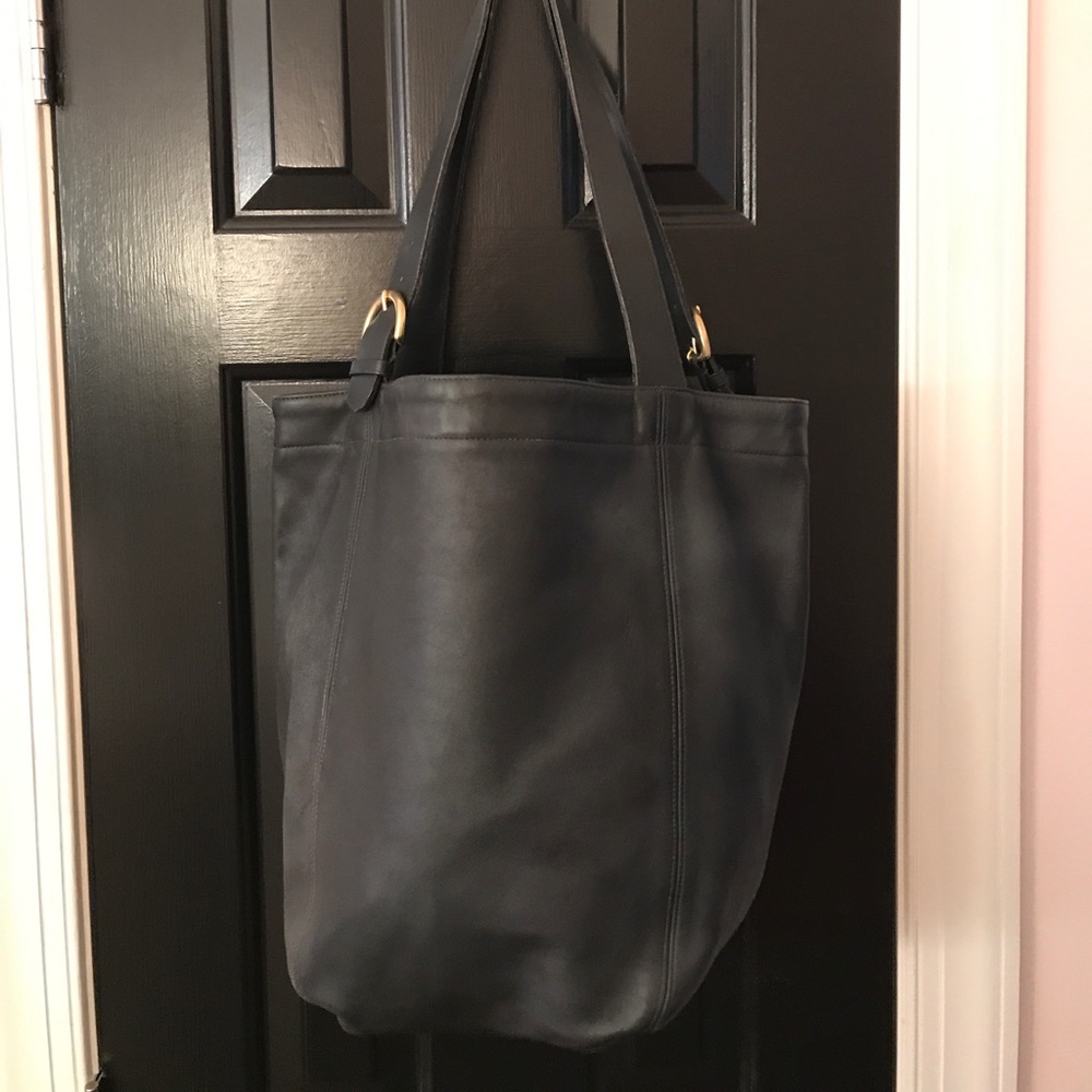 Cute Coach black leather purse, gently used