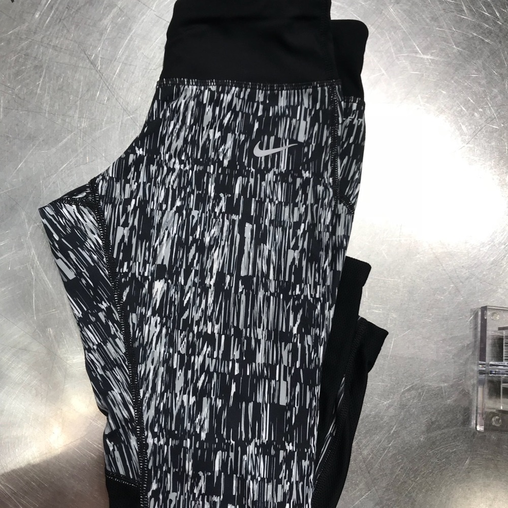Nike Cropped Dri-Fit Leggings