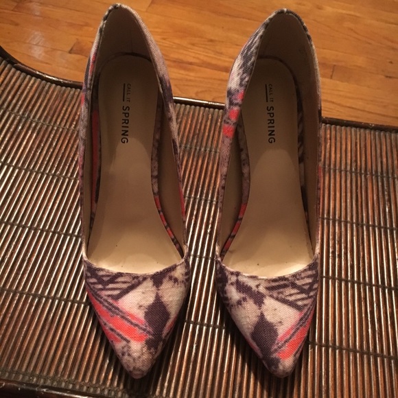 Call it Spring Pumps - Picture 2 of 5