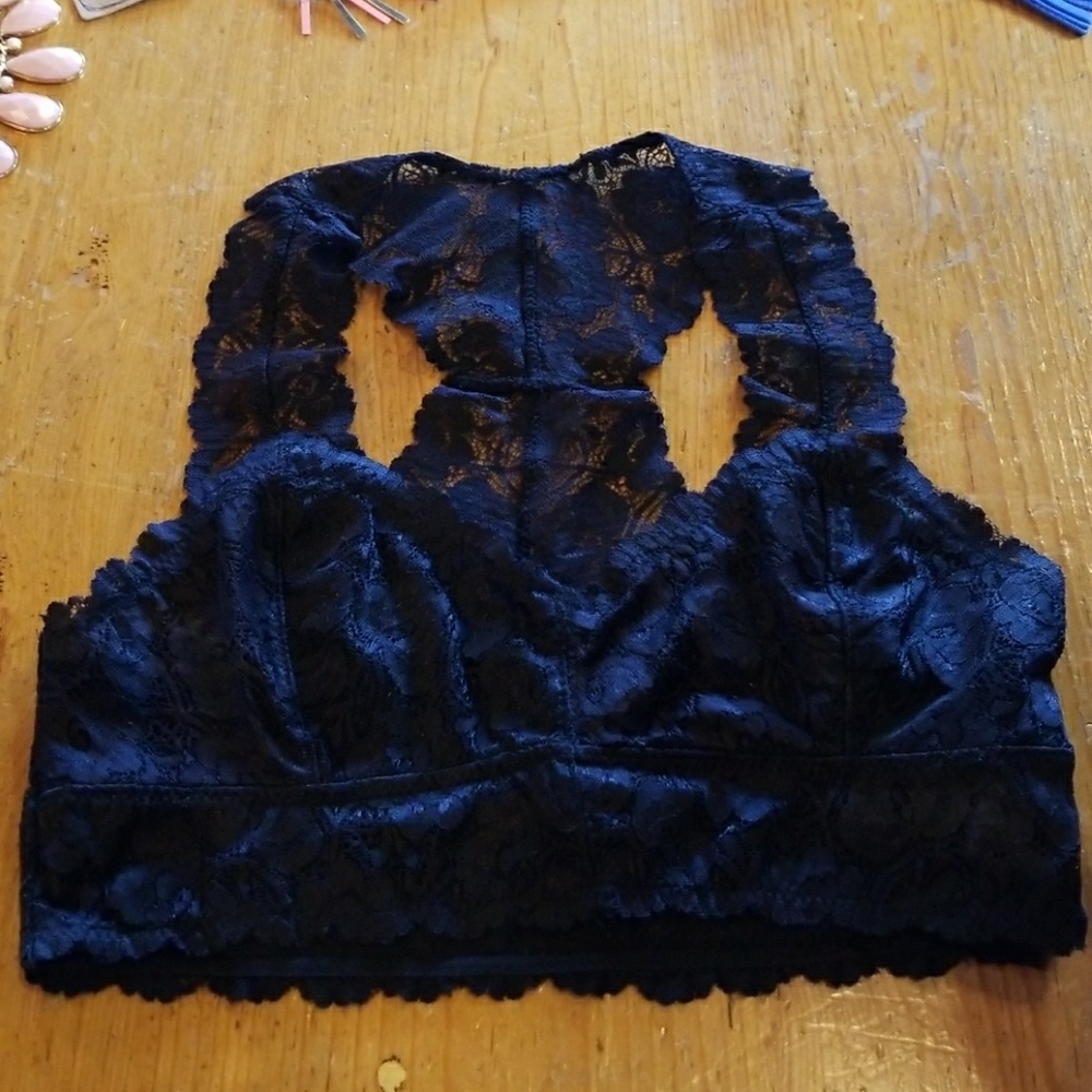 Black Lace Scalloped Halter-Style Bralette