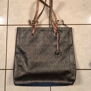 Michael kors tote