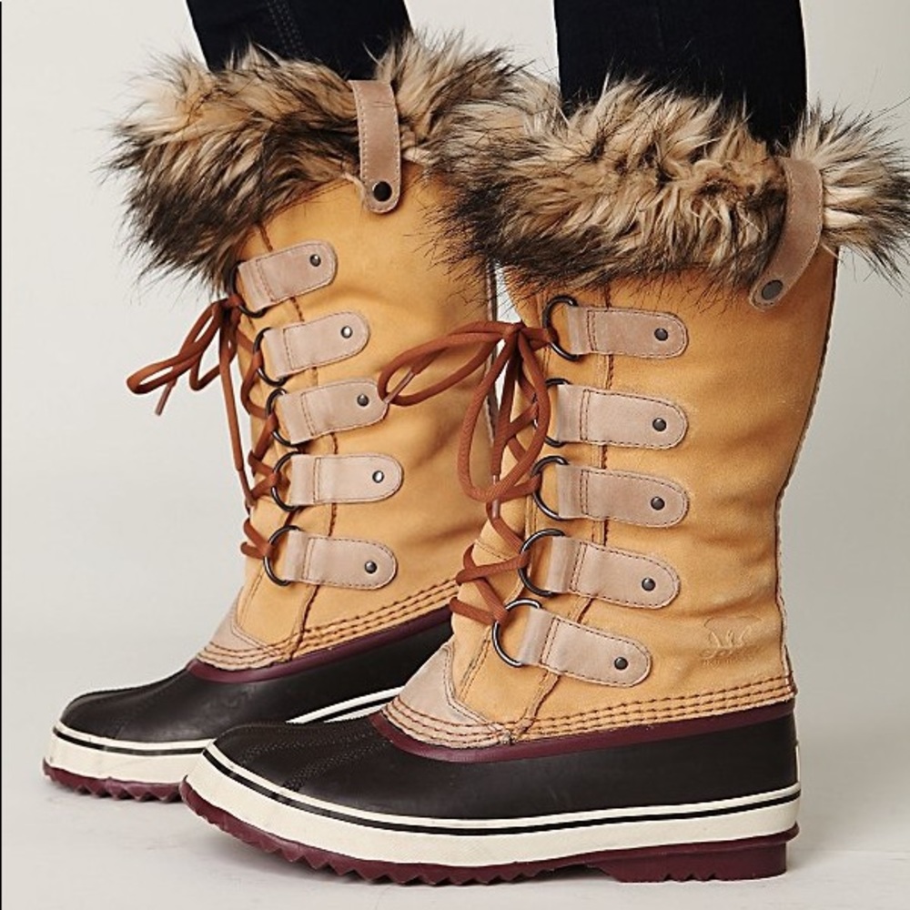 Sorel Joan of Arctic boot / Free People exclusive