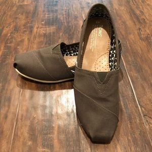 Classic Toms. Olive green. Gently worn.