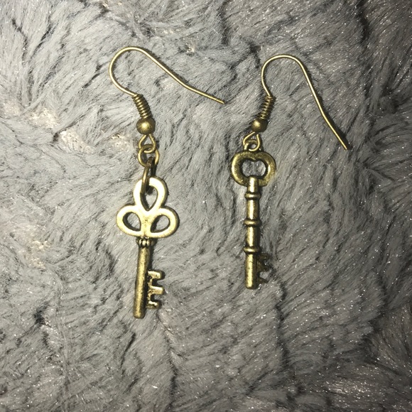 Hand made Skeleton Key Earrings - Picture 1 of 1