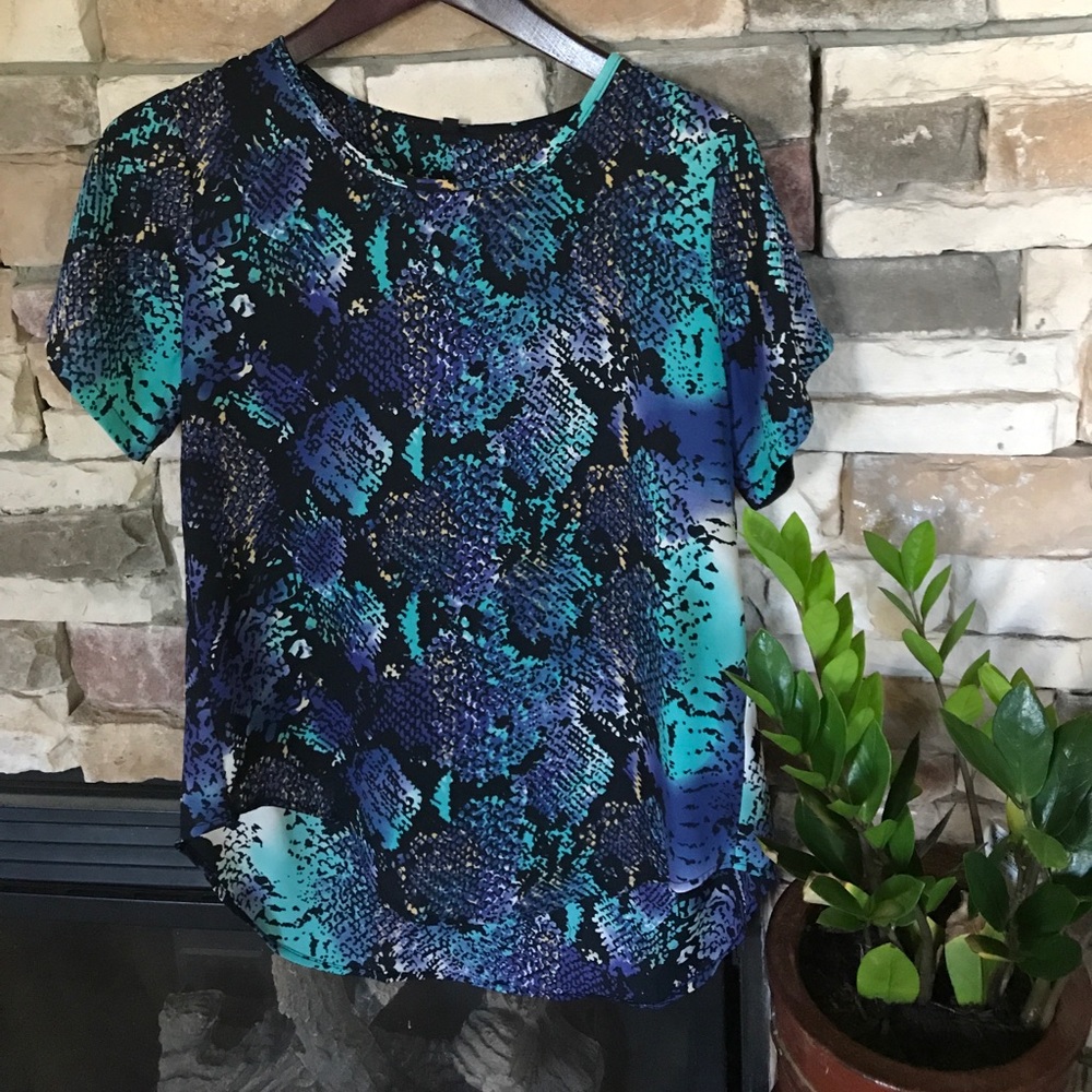 High low snake print blouse