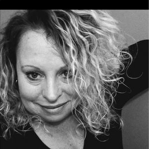 Meet your Posher, Carey