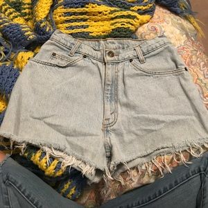 High Waisted light wash Levi shorts