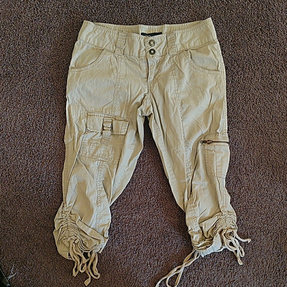 Cargo capri pants