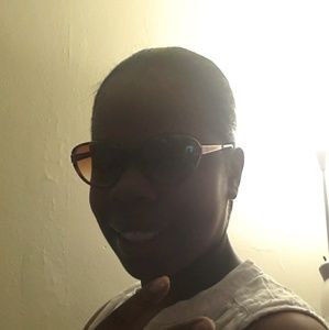 Meet your Posher, Sharon