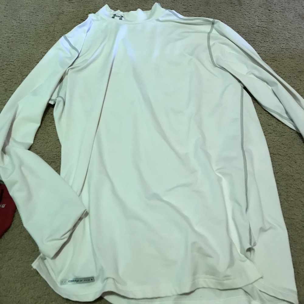 Low turtle neck under armour shirt