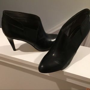 Black size 9 women’s booties