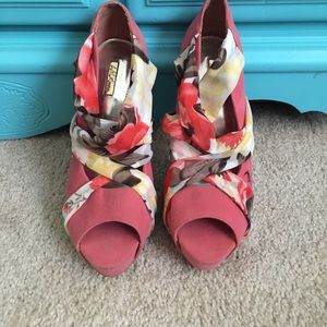 Cute salmon colored heels with floral wraps