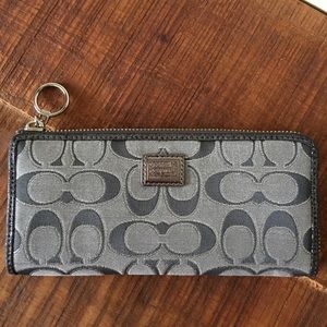Coach Poppy zip wallet