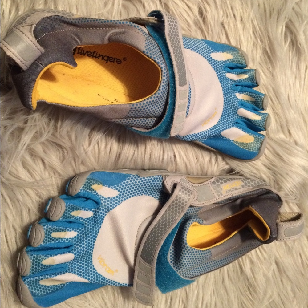 VIBRAM Five Toe Running Shoe