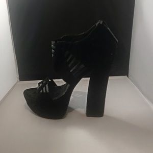 Platform black heel