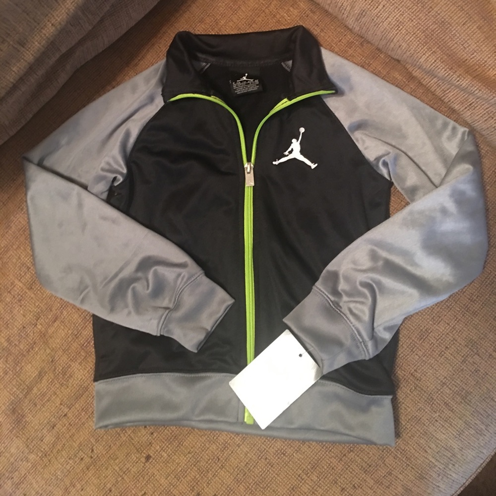 🚨 MOVING 5/1 - FINAL PRICE! - NWT Air Jordan boys