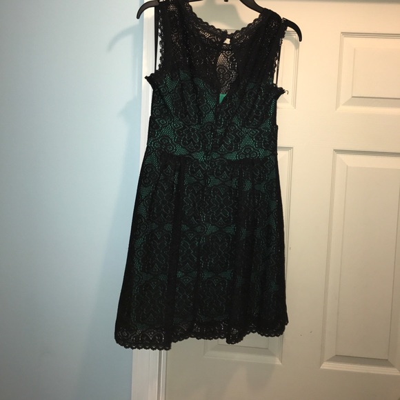 Juniors Cocktail Dress - Picture 2 of 2