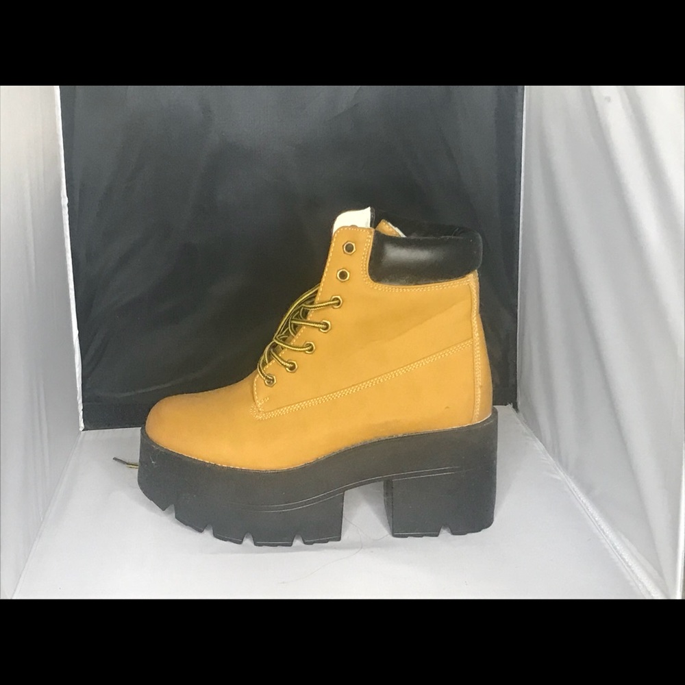 Platform ankle boot