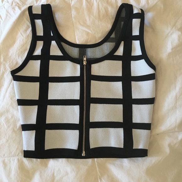 Caged Design Crop Top - Picture 2 of 2