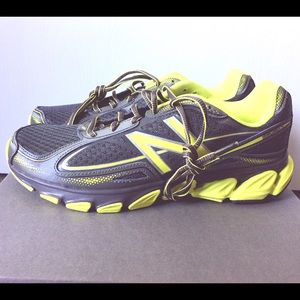NWOT Men’s New Balance Running Sneakers 9.5