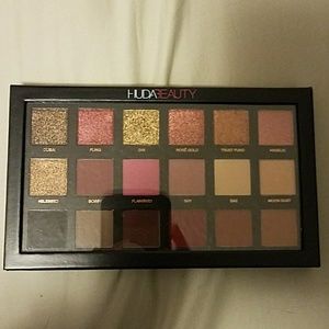Huda Beauty Rose Gold Palette