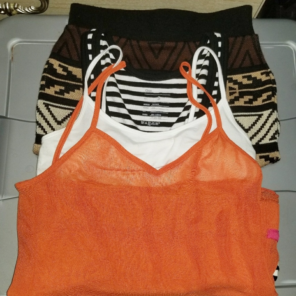#BUNDLE SIZE S..TANK TOPS AND A WINTER TRIBE SKIRT