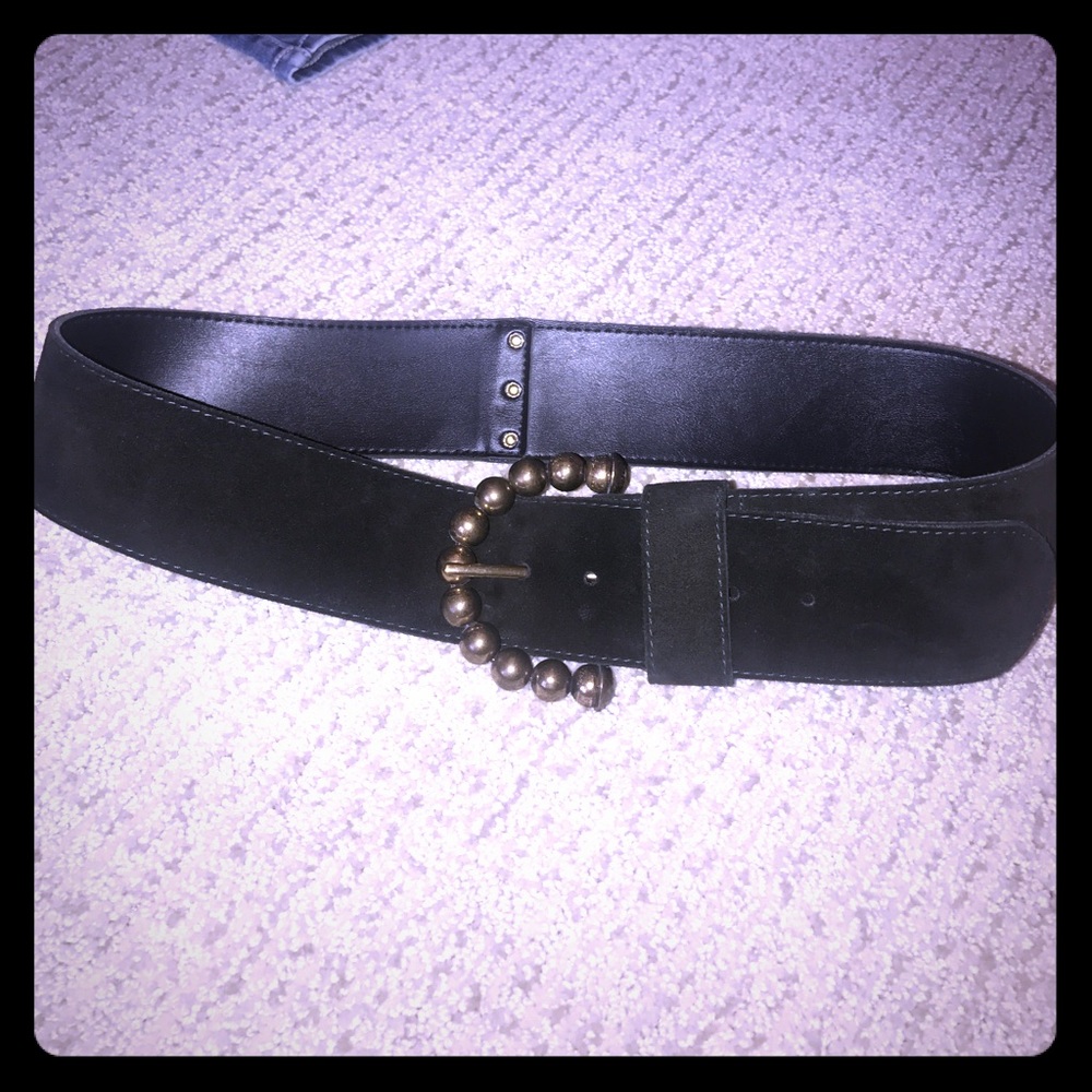Deep Dark green suede hip belt. Size M