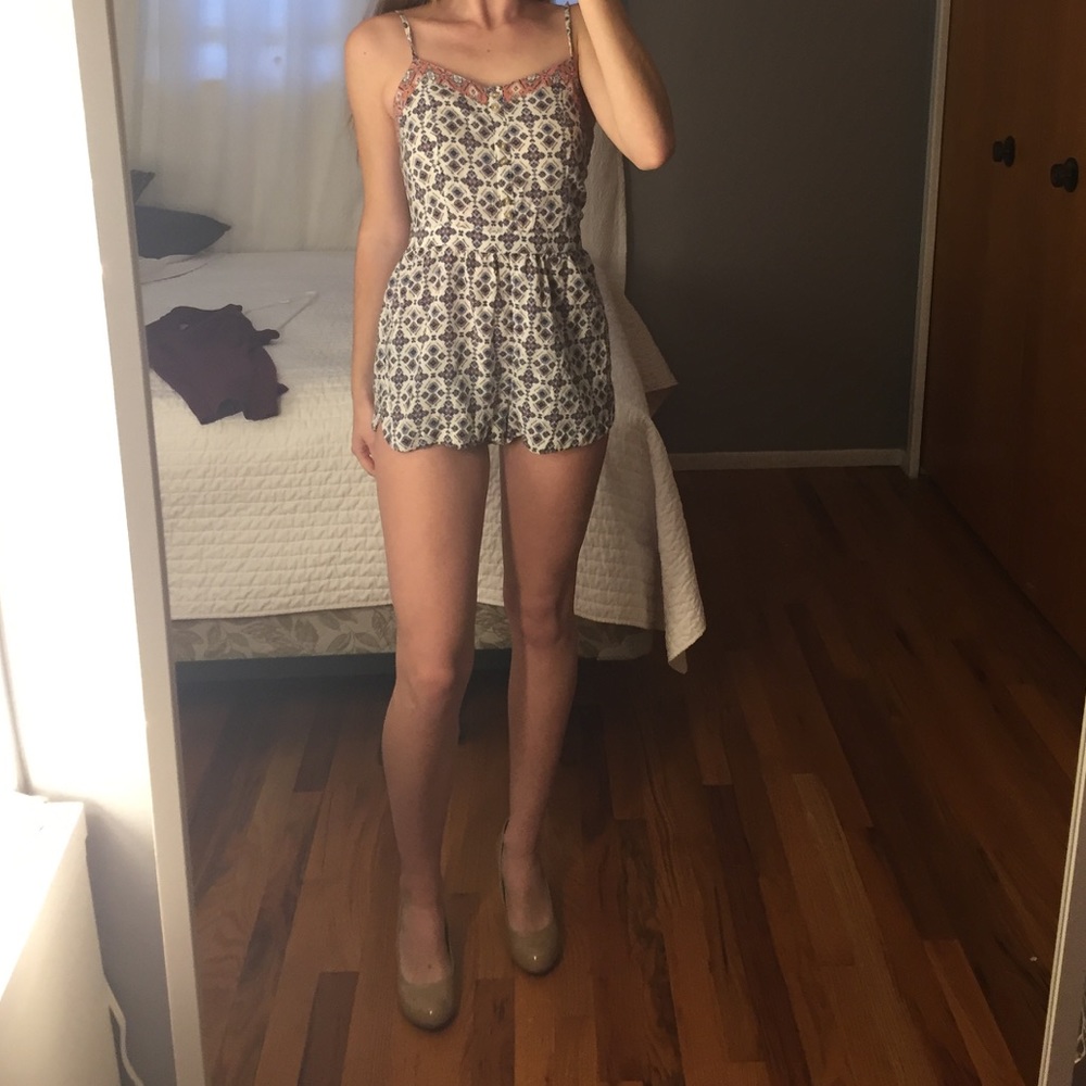 Patterned Romper - Picture 2 of 3