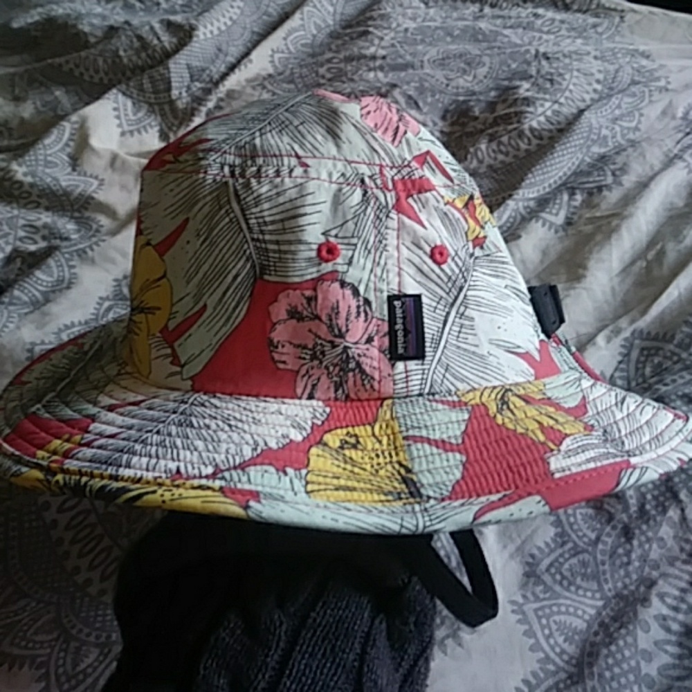 Patagonia bucket hat floral