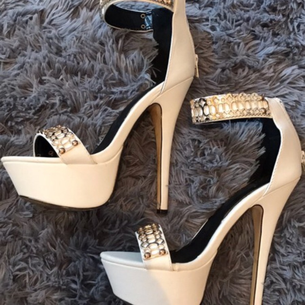 White and Gold Munro Pumps