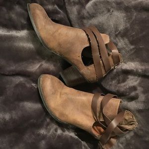 Dolce Vita cut out bootie