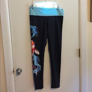 Koi Lotus leggings would fit L/XL