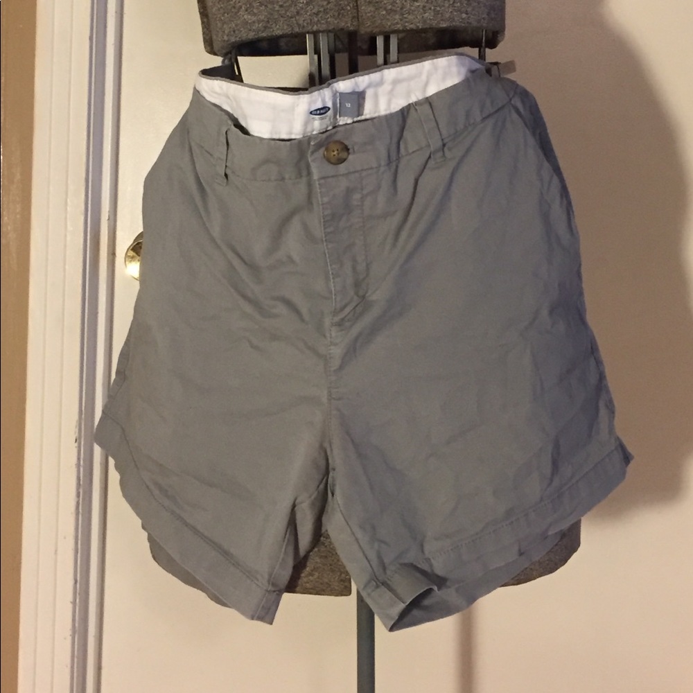 Old Navy gray shorts. Size 12.