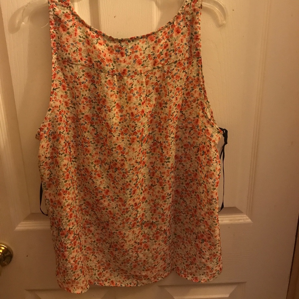 Floral Top - Picture 4 of 5