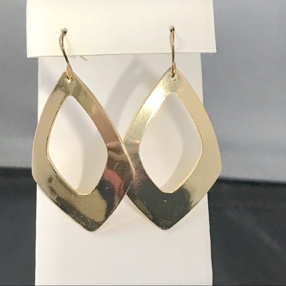 Rounded diamond shaped gold colored earrings - Picture 2 of 7