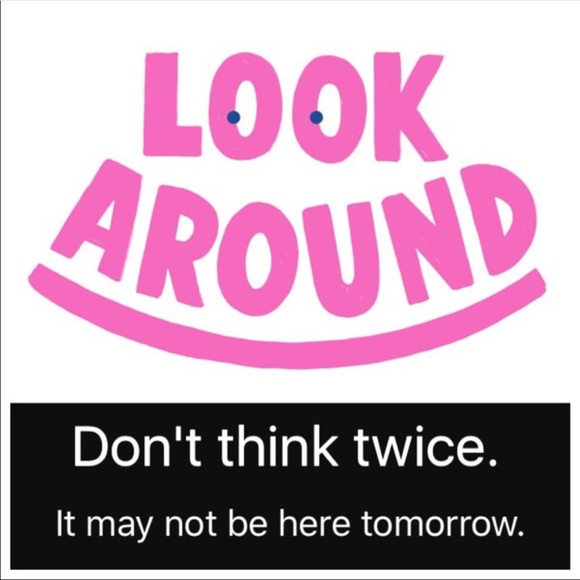 Rounded diamond shaped gold colored earrings - Picture 5 of 7