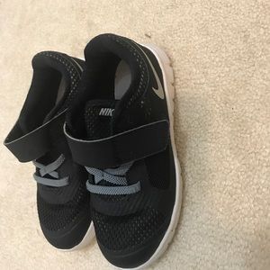 Nike children's black sneakers
