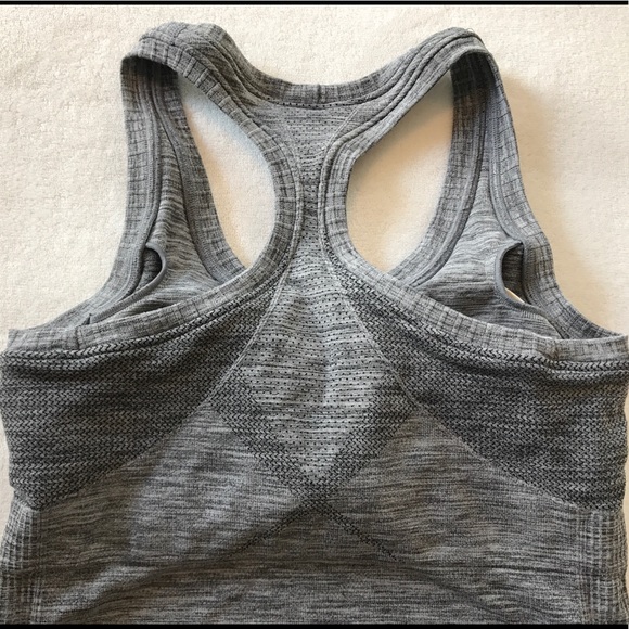 New Balance Racerback Tank with Built in Bra, S - Picture 6 of 6