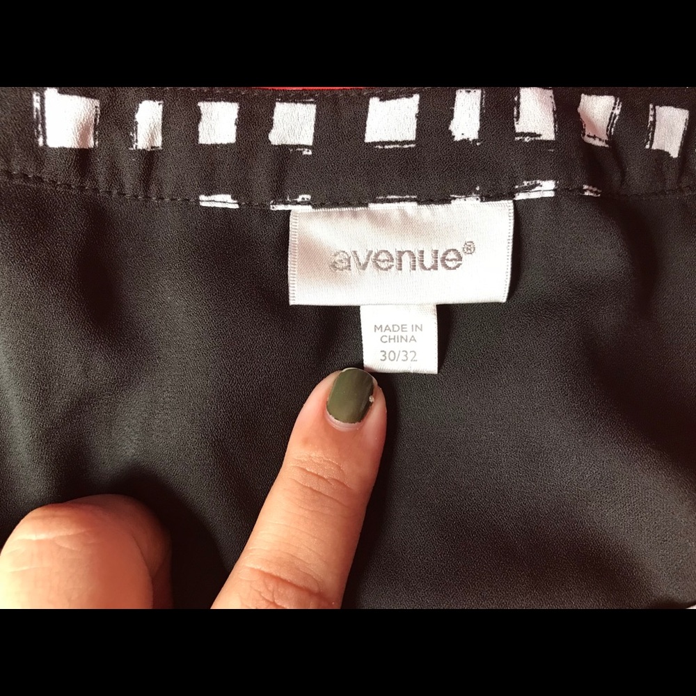 NWT AVENUE black with white blouse - Picture 3 of 5