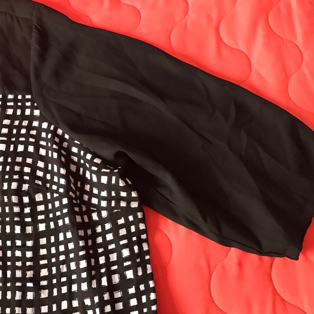 NWT AVENUE black with white blouse - Picture 4 of 5