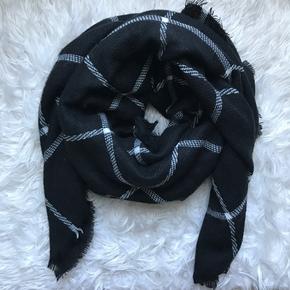 Grid scarf