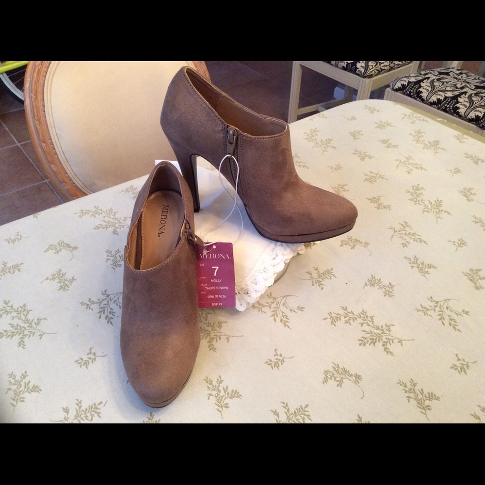 Tan suede ankle booties